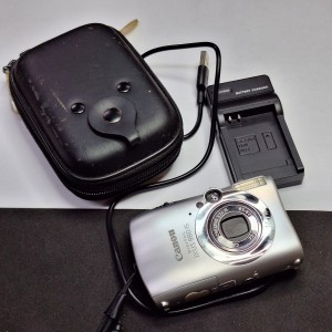 Canon IXUS 980 IS 14.7MP Compact Digital Camera Used - 41140 Canon IXUS 980 IS 14.7MP Compact Digital Camera Used - 41140