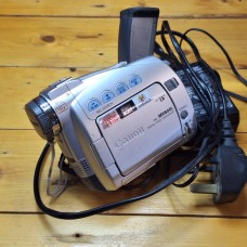 Canon MV600i (DM-MV600i E) MiniDV Digital Video Camcorder (PAL) - Playback Only / For Parts or Digitizing Canon MV600i (DM-MV600i E) MiniDV Digital Video Camcorder (PAL) - Playback Only / For Parts or Digitizing