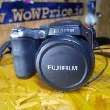 FujiFilm FinePix S8000fd 8MP Digital Camera