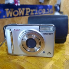 FujiFilm FinePix A700 7.3MP Digital Camera