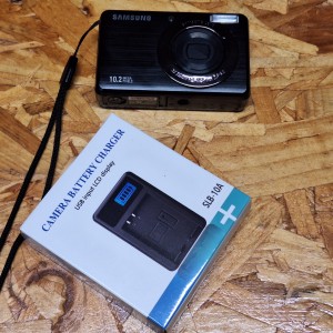 Samsung PL50 10.2MP Compact Digital Camera - 41147 Samsung PL50 10.2MP Compact Digital Camera - 41147
