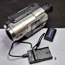 Sony Handycam CCD-TRV208E Hi8 Camcorder – Video8 / Hi8 Tape – NightShot – 3 Months Warranty